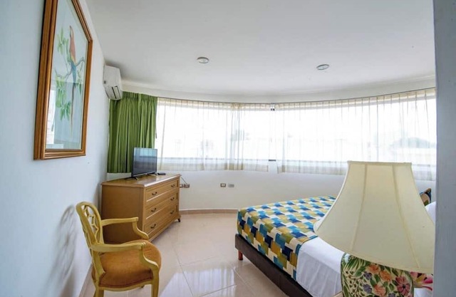 Mérida Getaway: Superior King Room with Outdoor Pool, WiFi & Relaxing Terrace