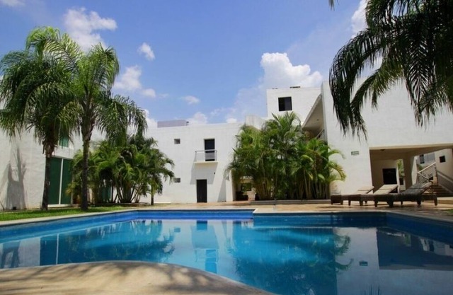Refreshing Double Room Retreat with Poolside Access & Relaxing Terrace in Mérida
