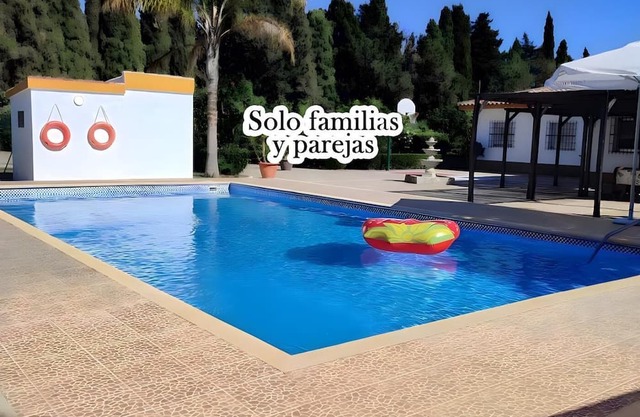 Chalet con piscina privada y Barbacoa