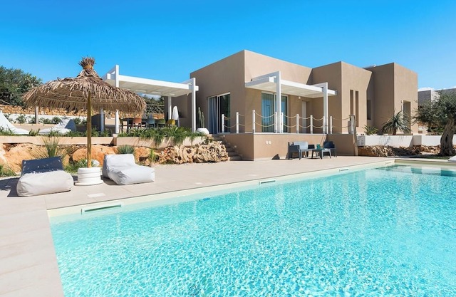Villa Drepana, Stunning modern villa near the sea