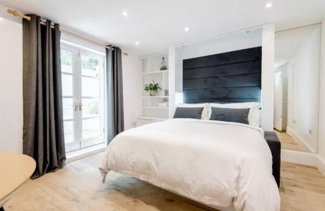 Studio Flat located in Kensington and Chelsea with a Kitchenette & Utility Room