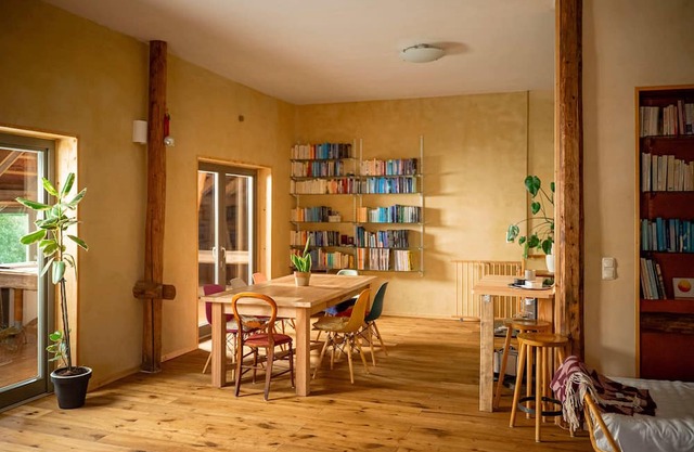 Spacious, bright studio with a view of nature