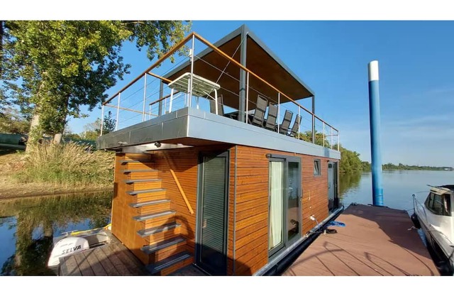 Living Boat RHUIG/RHEIN/PARKPLATZ