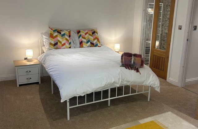 Home close to the observatory, Lake & Castle