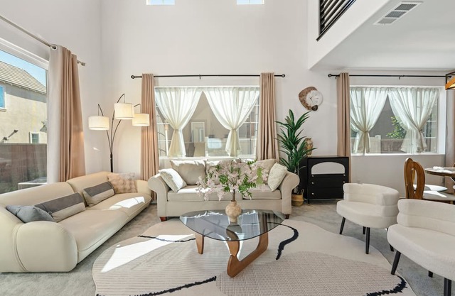 Spacious 5-bedroom house with fitness room and AC in nice Chino