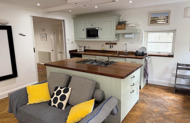 Family Apartment with Home Cinema and Garden in Zone 2