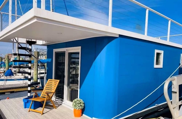 Blue Haven Houseboat