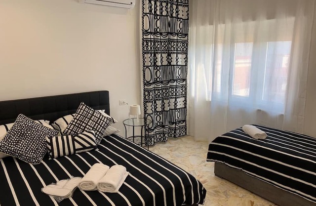 Suite Di Palma Deluxe Triple Room with Shared Terrace, Wi-Fi and Air Conditioning