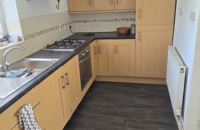 Spacious 4 Bed Home with Memory Foam Mattresses!