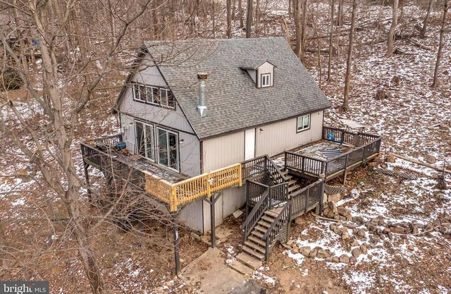 Lofted Quaint Cabin with BBQ and Mountain Views in West Virginia