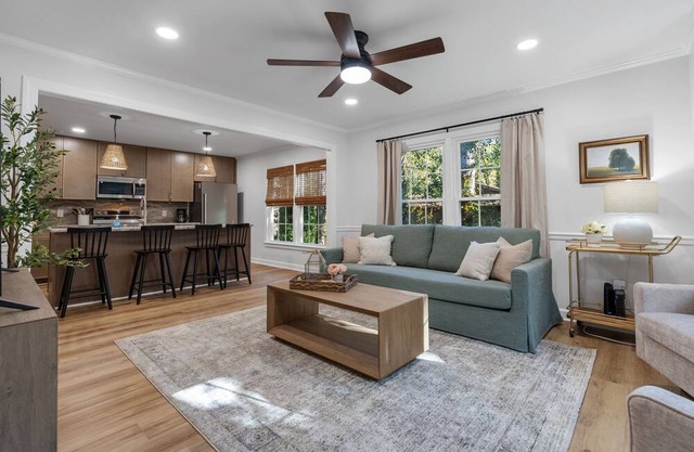 Spacious|Close to DT|5 BDRM|4BA|PetsOK