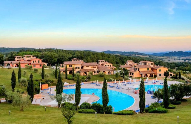 Holiday apartment with panoramic pool and sun loungers