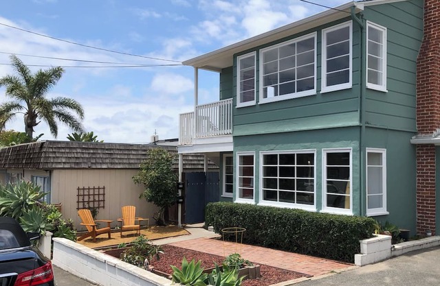 1 bedroom apartment, views, private deck, beach-close, unit is entire 2nd floor.