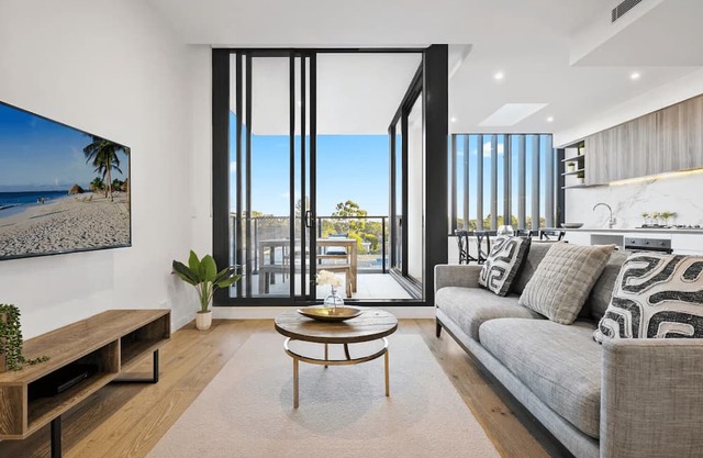 North Ryde- NR005 - Whiteside Street - Spacious 1BR Executive Apartment with Balcony Near Macquarie Centre University