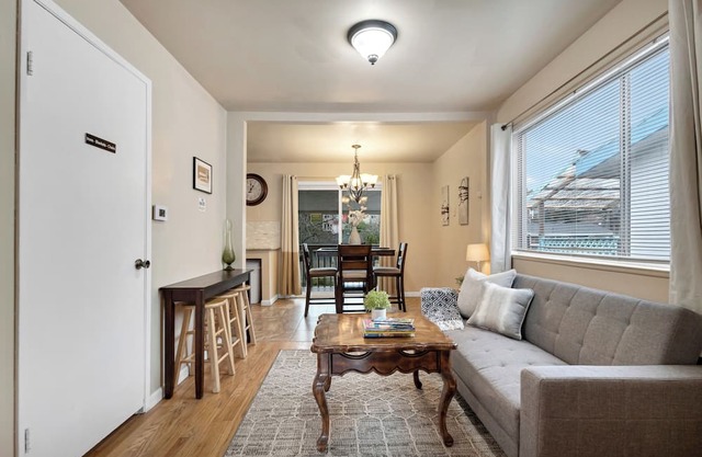 Brighton House - Walk to Metro