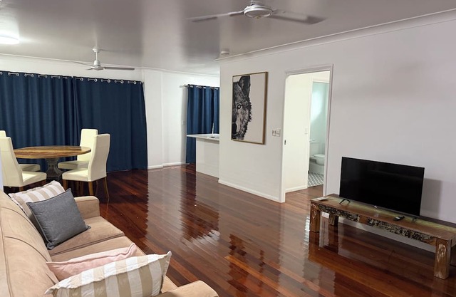 Modern & Stylish Stay – Close to Everything in Cairns