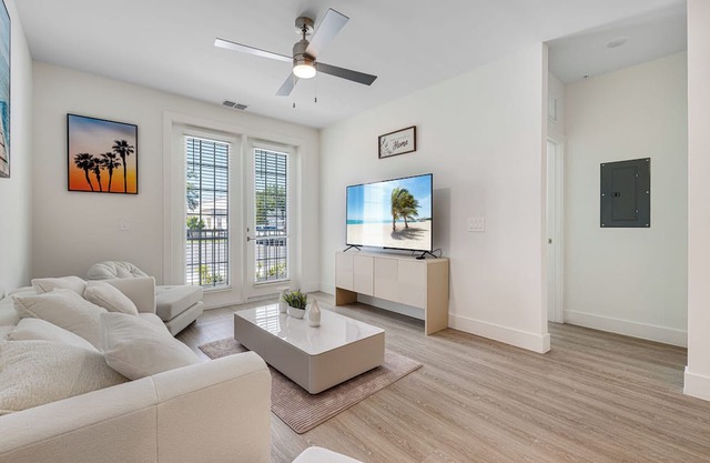 Charming 2-Bedroom Luxury Apartment in the Heart of Fort Myers