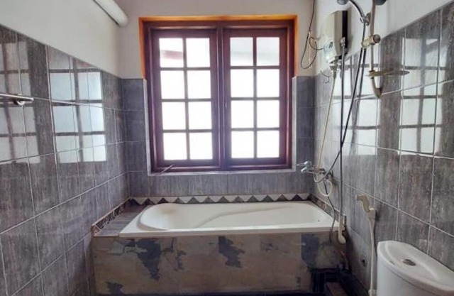 Mystique Hideout : King Room with Balcony