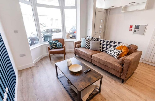 Oving | 6 Bedroom | 6 En-suite