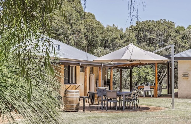 FABULOUS RURAL ESCAPE SET ON A PEACEFUL LANDSCAPE OF NATURAL BUSHLAND