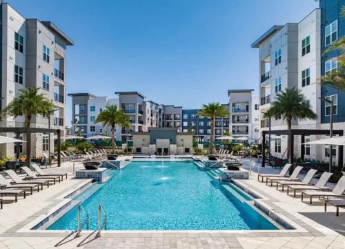 Luxury Room a 5 min to Disney and all the Parks