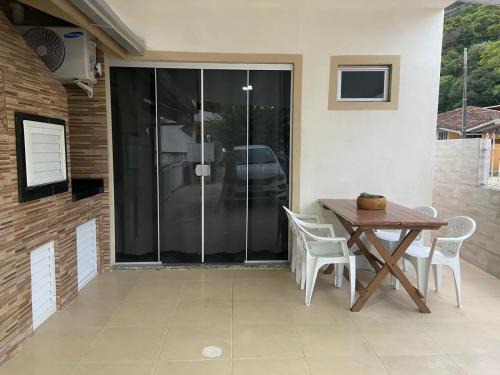 Casa 70m do mar zimbros bombinhas SC