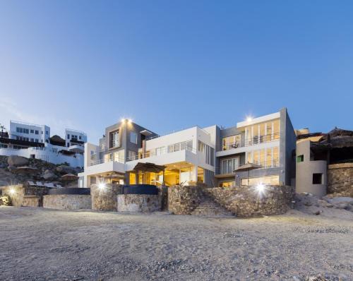 Casa Luna - Oceanfront, Infinite Pool, Arch View & Double Jacuzzi.