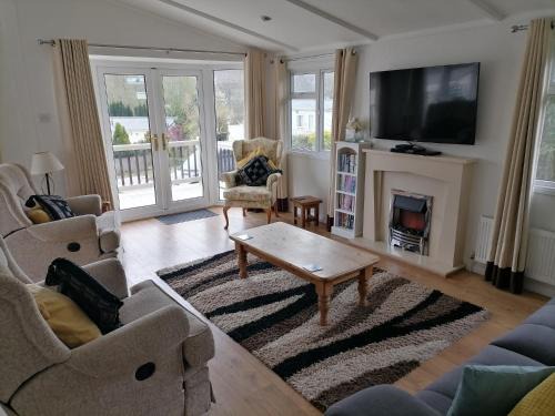 Do you want Style and Comfort - Oak Lodge