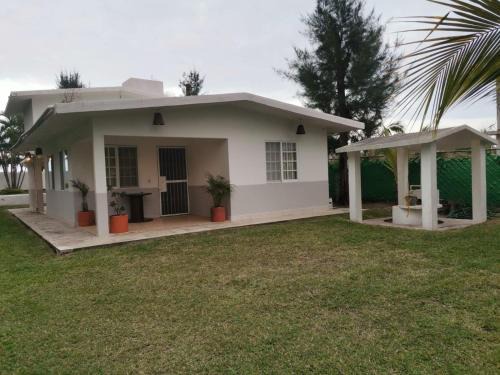 Casa Blanca En La Playa