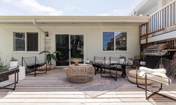 Central Okanagan House | Boho Beach Studio Suite Right on Mission Creek