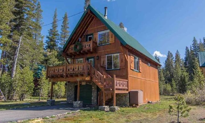 Serene Lakes Cabin | Hemlock Hideaway-Your Escape from 'Real Life'