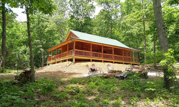Compton Cabin | Mama Bear at Buffalo River by Goldilocks Cabins