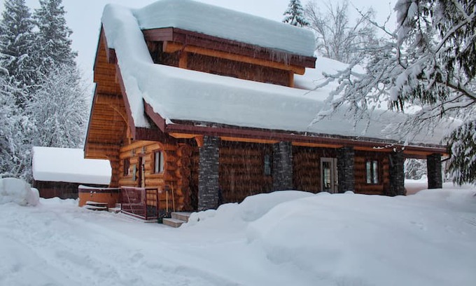 Revelstoke Villa | The Squire - A Canadian Log Ski Chalet