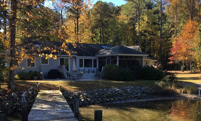 Kilmarnock House | House with pool on Barnes Creek near Fleets Bay