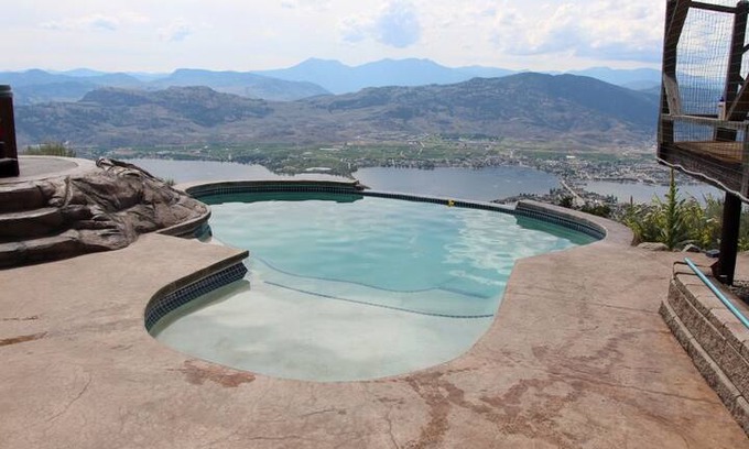 Okanagan-Similkameen Cabin | Rustic log cabin with pool and views!