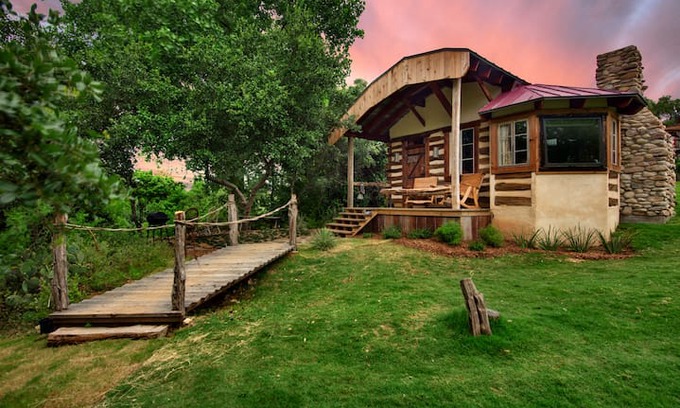 Fredericksburg Cabin | Swiss Log Cabin ZUG at Barons CreekSide Resort