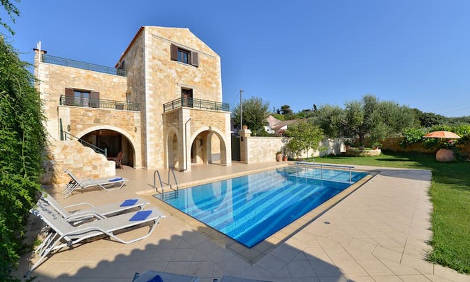 Pyrgos Psilonerou Villa | Joanna Villa with private pool, 1km from the beach