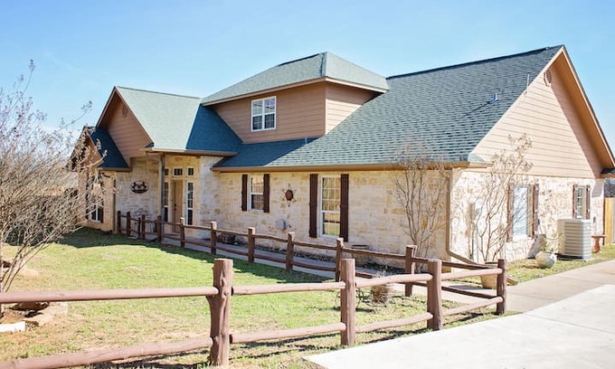 Canton House | Durham's Roost at The Silver Spur Resort