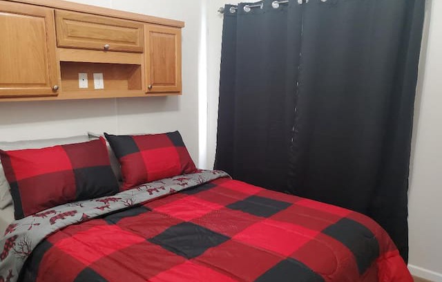 Whites City Cabin | Queen Cafe and Campground