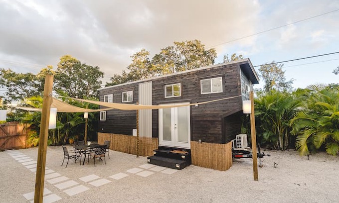 Bradenton House | Tiny House Paradise - Pool & Spa, Lanai + Beaches