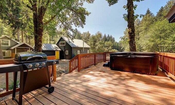 Zigzag Cabin | Riverbend Cabins #1-3 - close to ski slopes!