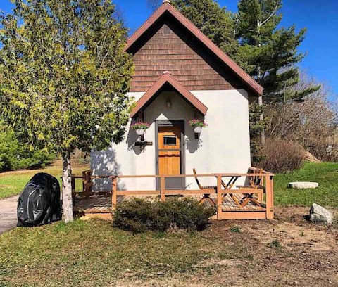 Manitoulin District Cabin | "The Providence Bay Jail" By Sullivan's Cottages