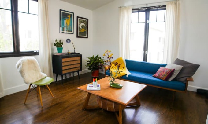 Mid City Apartment | Sunny Studio Apartment in Mid-City LA