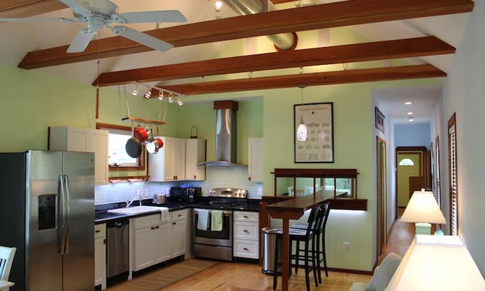 Lincolnville House | Shotgun Cottage 4 Blocks From Downtown's Core