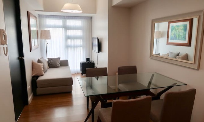 Cebu Apartment | Solinea tower 1 / Across Ayala mall/ Free WiFi/