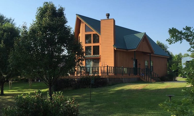 Homer Cabin | Cozy and quiet place on beautiful Lake Claiborne