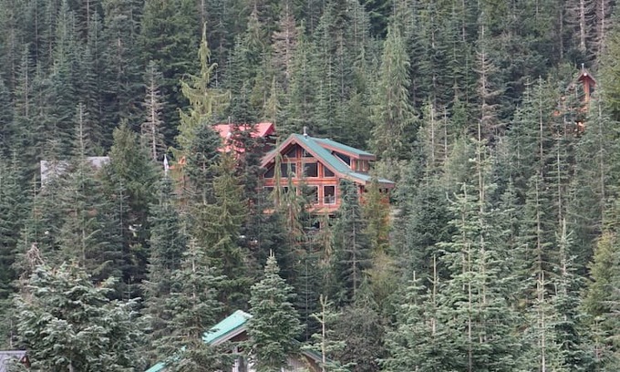 Hemlock Valley Cabin | Edelweiss Local Escape - Sasquatch Mountain Resort