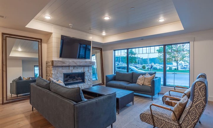 Sister Bay Apartment | Marina View #104