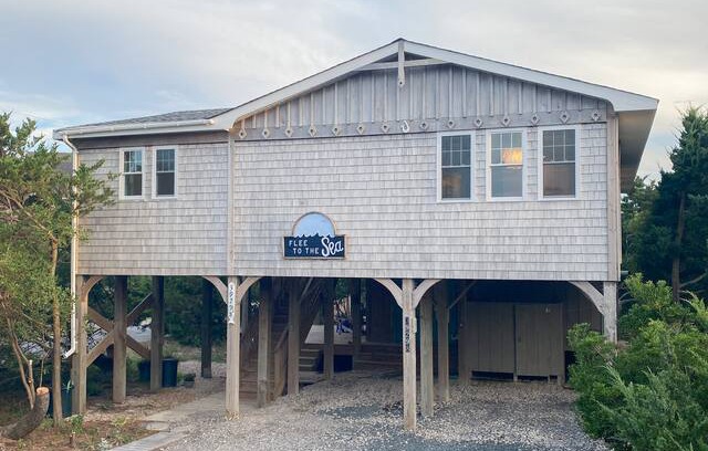 Avon House | Flee To The Sea. Classic beach box. Steps to ocean