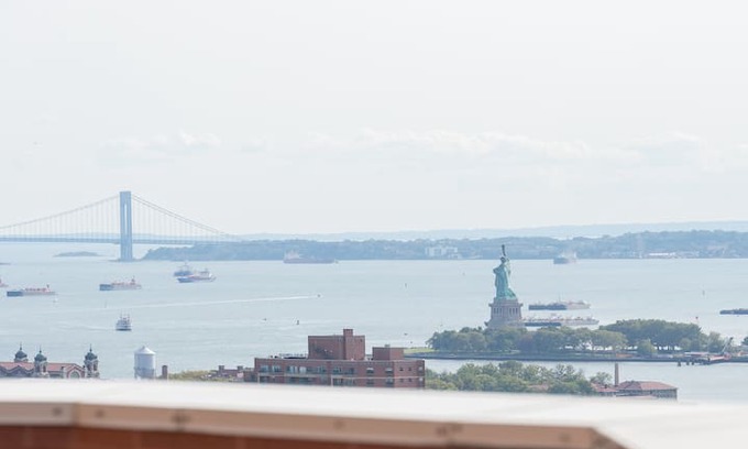 The Waterfront Apartment | Statue of liberty and NYC view Penthouse